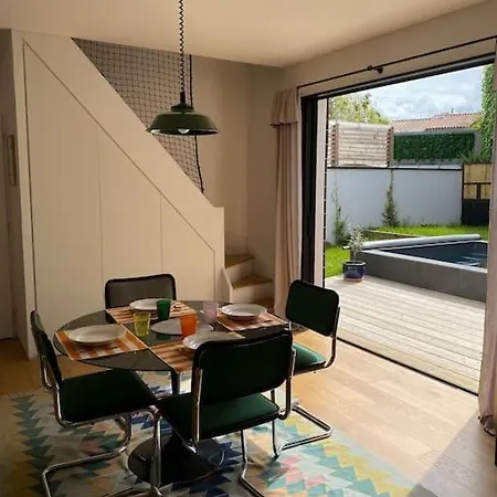 D'architecte Avec Piscine Dans Le Centre De La Rochelle Villa *