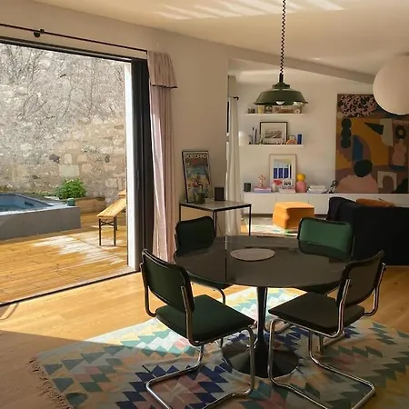 Villa D'architecte Avec Piscine Dans Le Centre De La Rochelle *